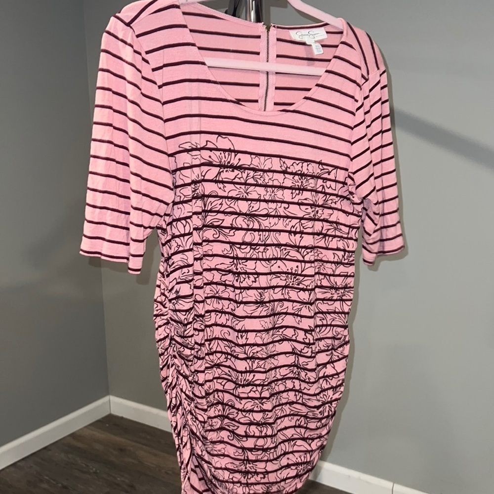 44 jessica’s Simpson maternity knit top